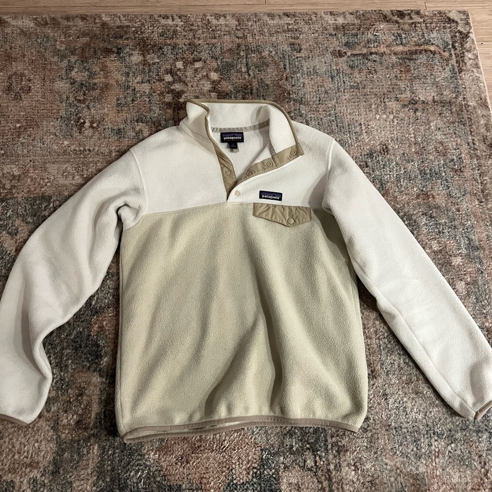 Patagonia Cream and Tan Fleece Pullover